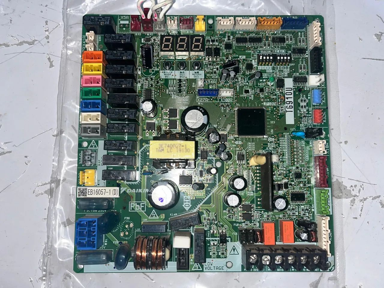 PLACA DAIKIN (EB16057-1D) - VRV | FX<br><br>