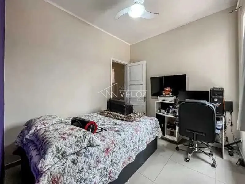 Casa de rua - Duplex / Residencial / Glória