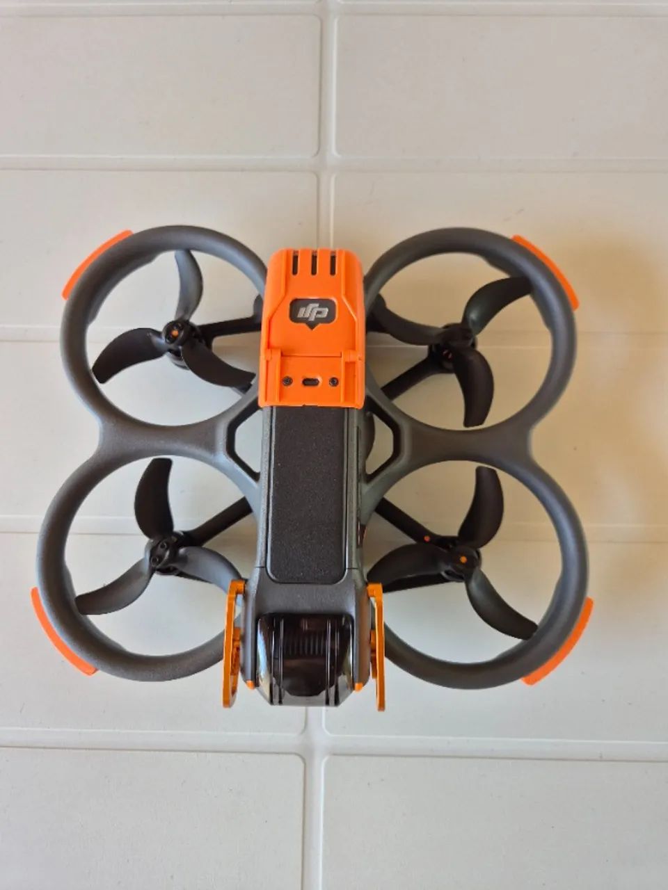 Drone DJI Avata2 Seminovo sem marcas de uso e sem controle.