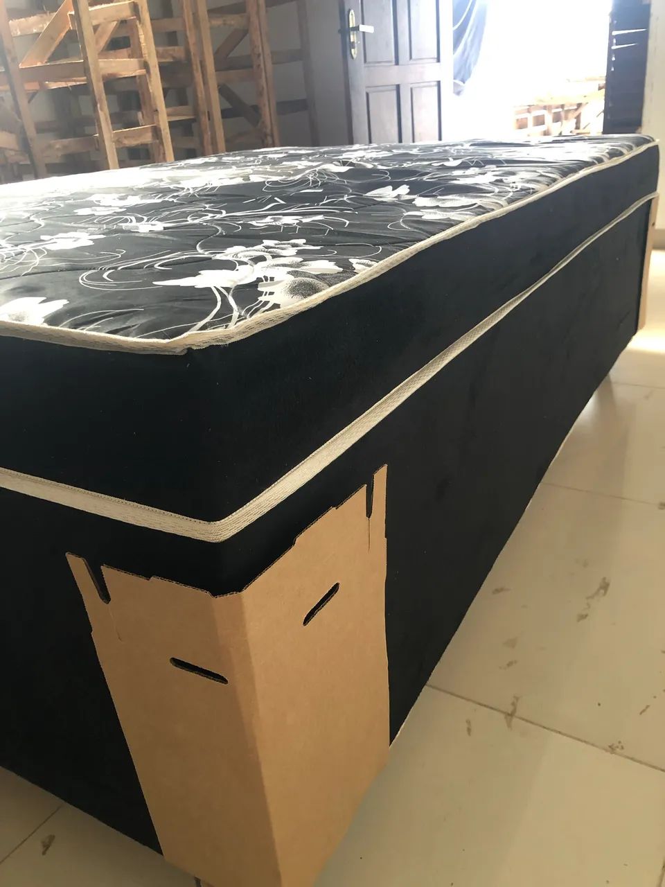 Cama de casal com 10cm de espuma nova - Foto 2