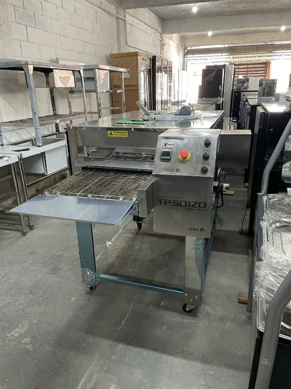 Forno esteira a gás para pizza 50/120 com cavalete e pá de brinde (Ester)