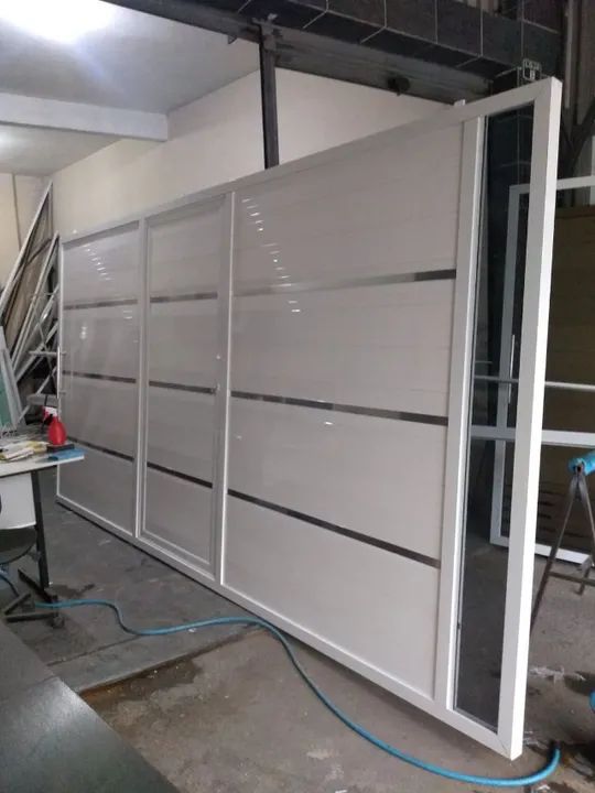 Portão de Garagem lindos com vidro ou espelho. - Foto 3