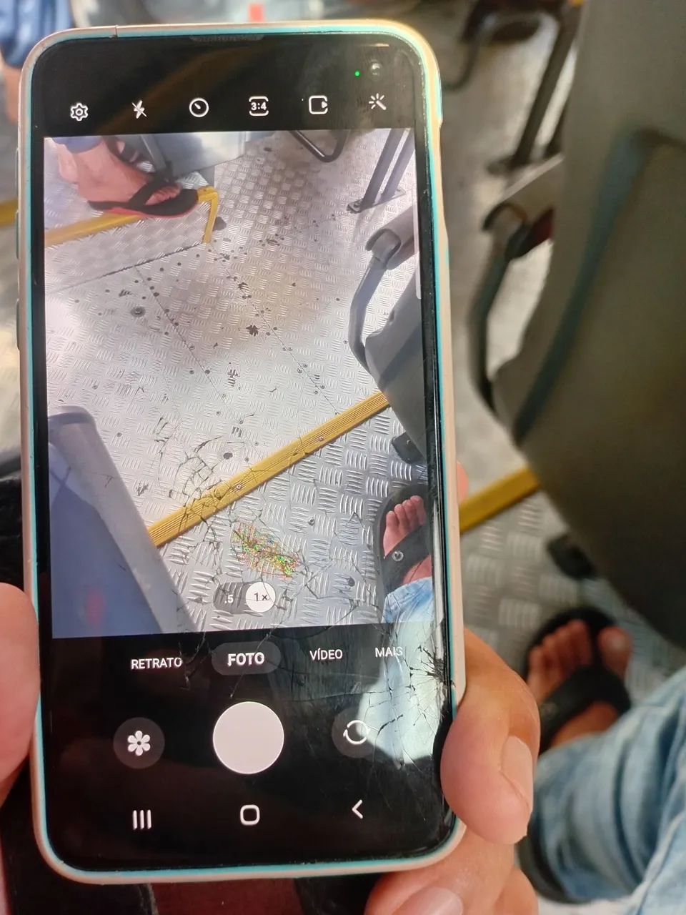 Vendo ou troco Samsung s10e pra arrumar  - Foto 4