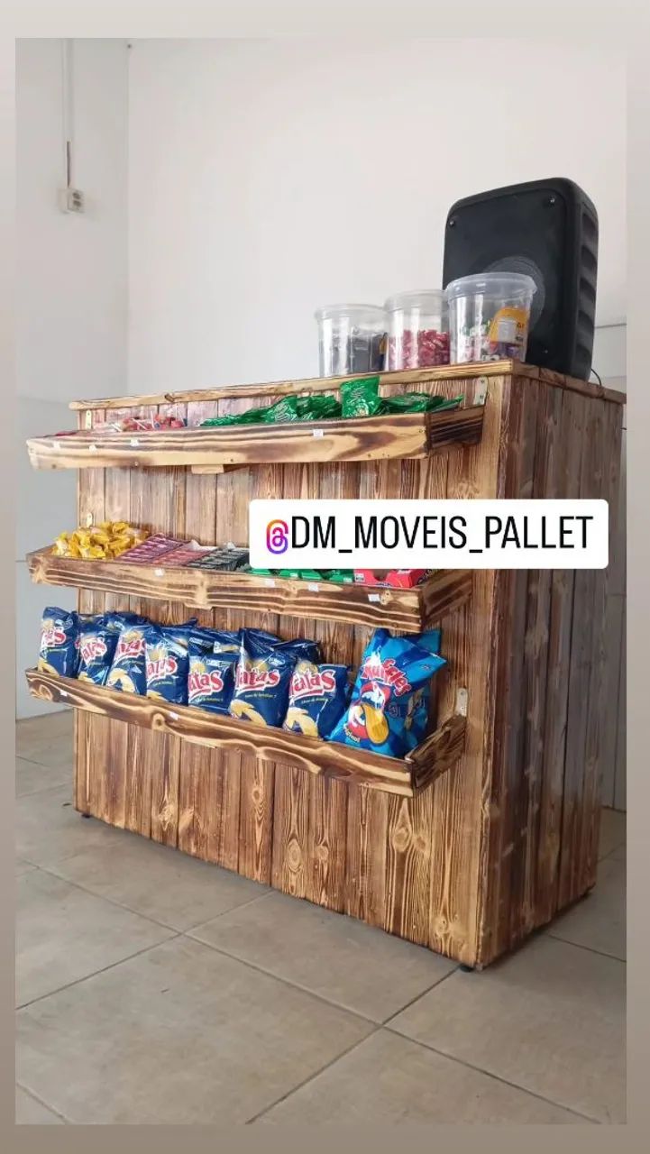 Balcão caixa com expositores doces pallet rústico 