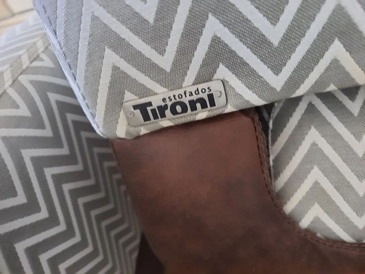 2x kit Poltronas couro Tironi  sala recepção confortável  - Foto 3