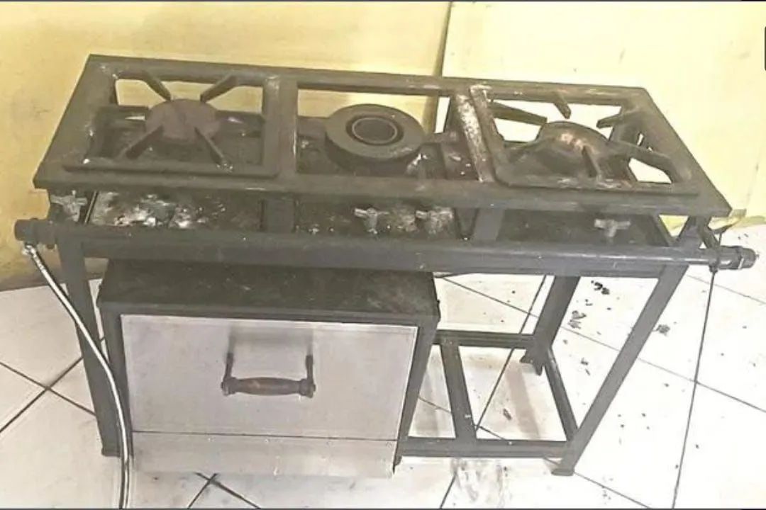 Fogão industrial + forno para lanchonete Para vender Logo