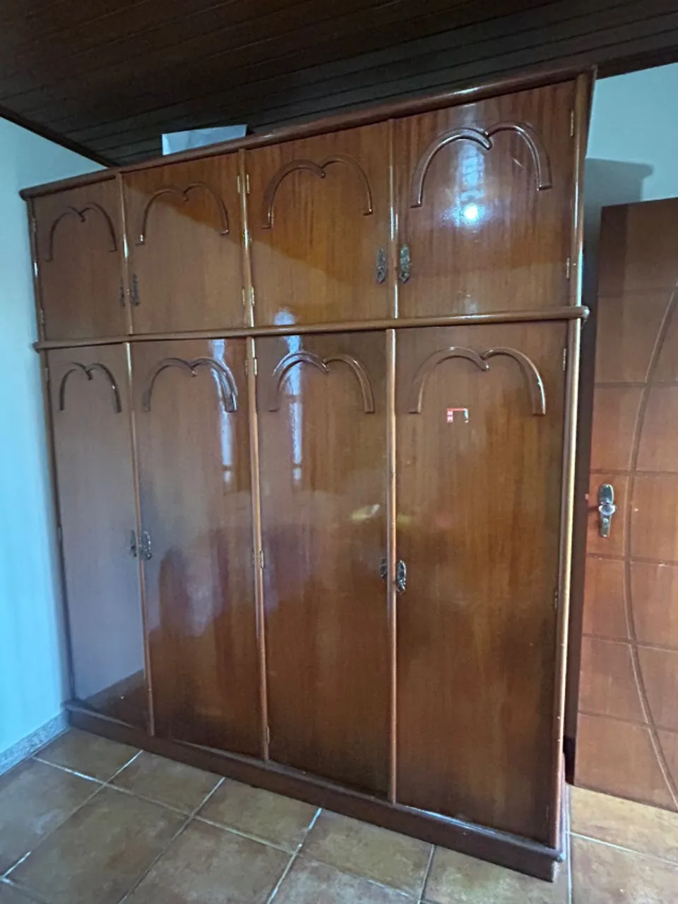 ARMÁRIO DE CASAL MADEIRA MACIÇA