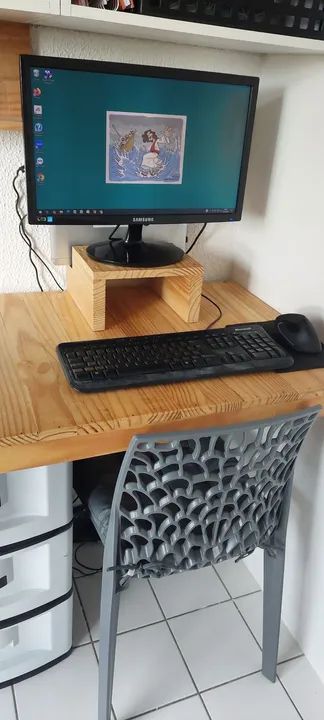 Monitor Samsung 20 polegadas / Base elevada com encaixe para note / Capa