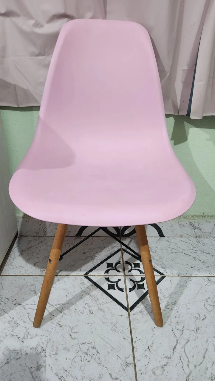 Cadeira rosa moderna