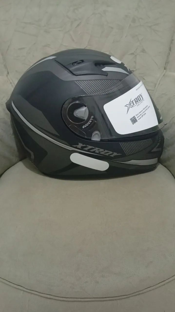 Capacete xtroy tamanho 60 com óculos NOVO