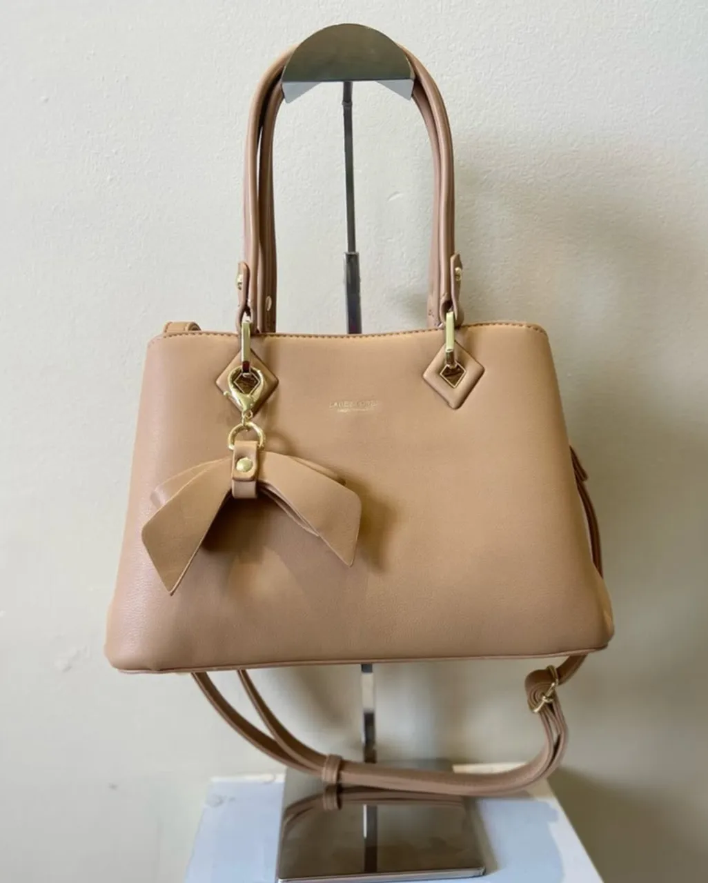 Bolsa Feminina Elegante com Detalhe de Laço