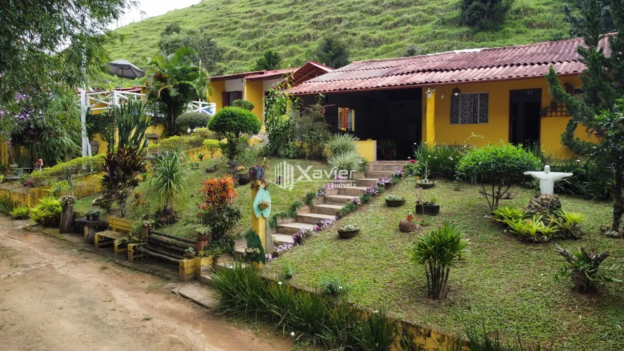 Chácara com 2 Casas, 6 Suítes, Piscina e Rio em Matilde - Alfredo Chaves/ES - 3.600 m² de