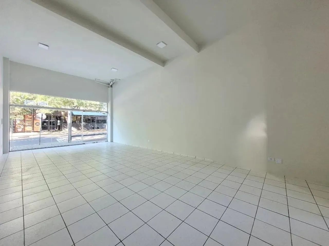 Sala para alugar em Maringá, Zona 07, com 55 m² - Foto 3
