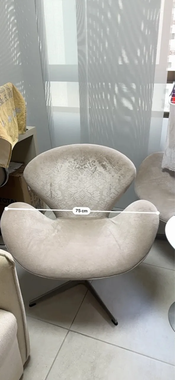 Poltrona Giratória Design Elegante e Confortável