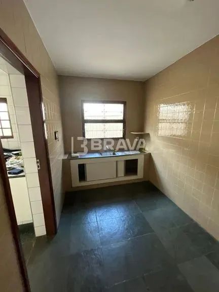 Casa 2 pavimentos com vaga de garagem a venda no Centro de Uberaba-MG - Foto 5