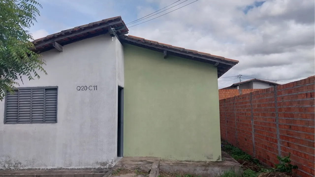 Vende-se casa no conjunto residencial alto da Cruz