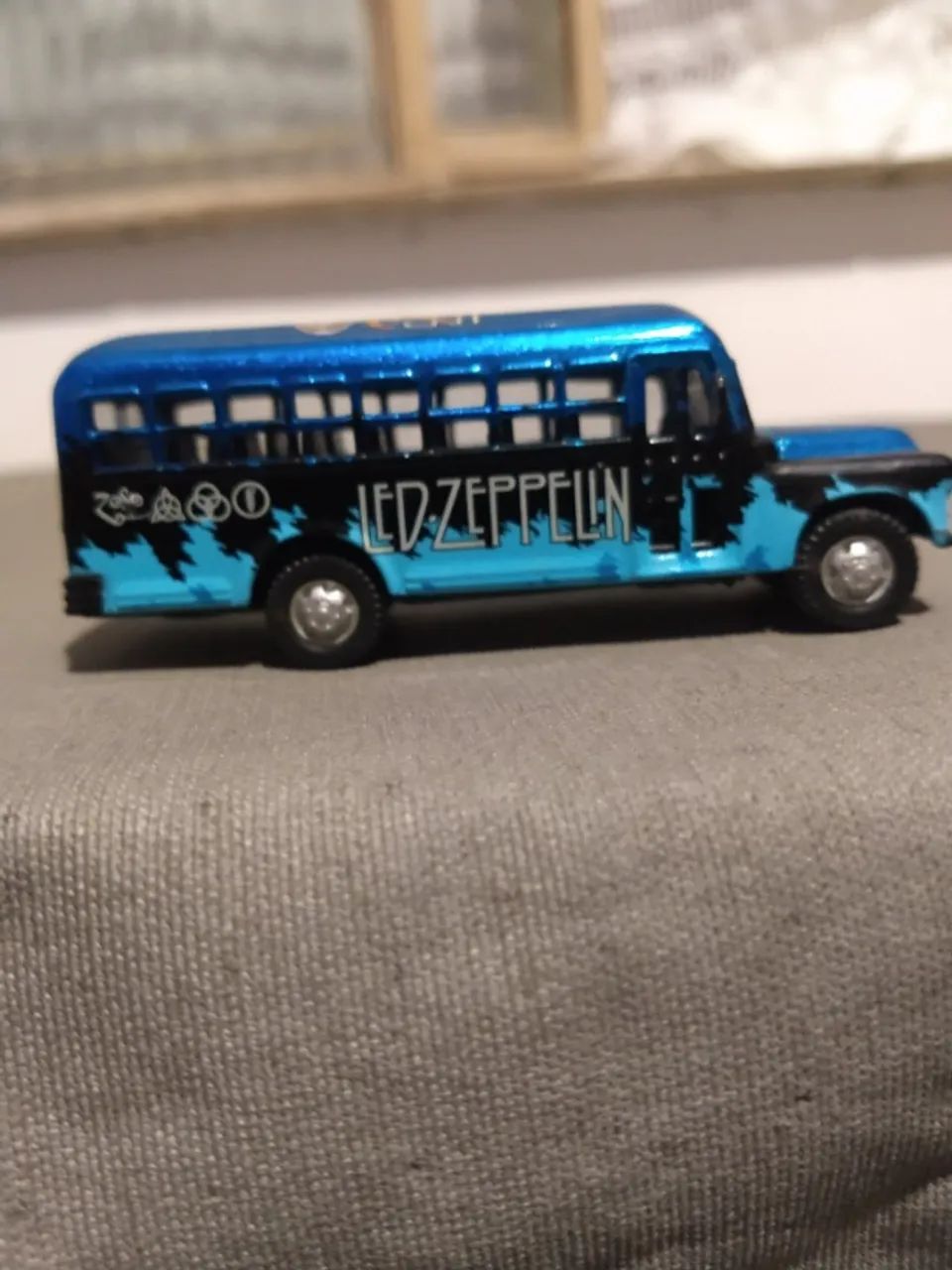 Miniatura Onibus Led Zeppelin Chevy Bus 56 - Foto 2