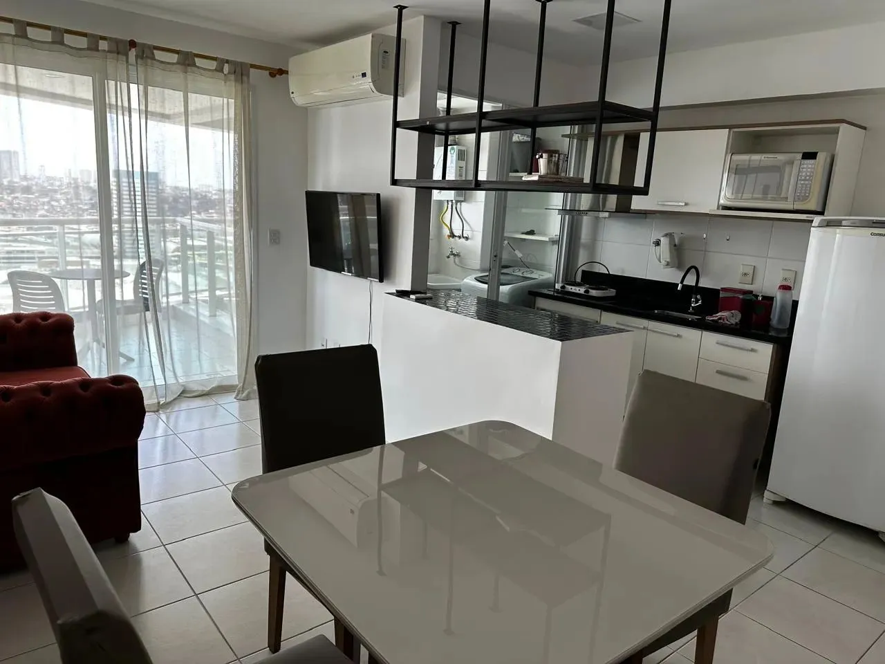 Excelente quarto e sala mobiliado no Mandarim, andar alto, infraestrutura