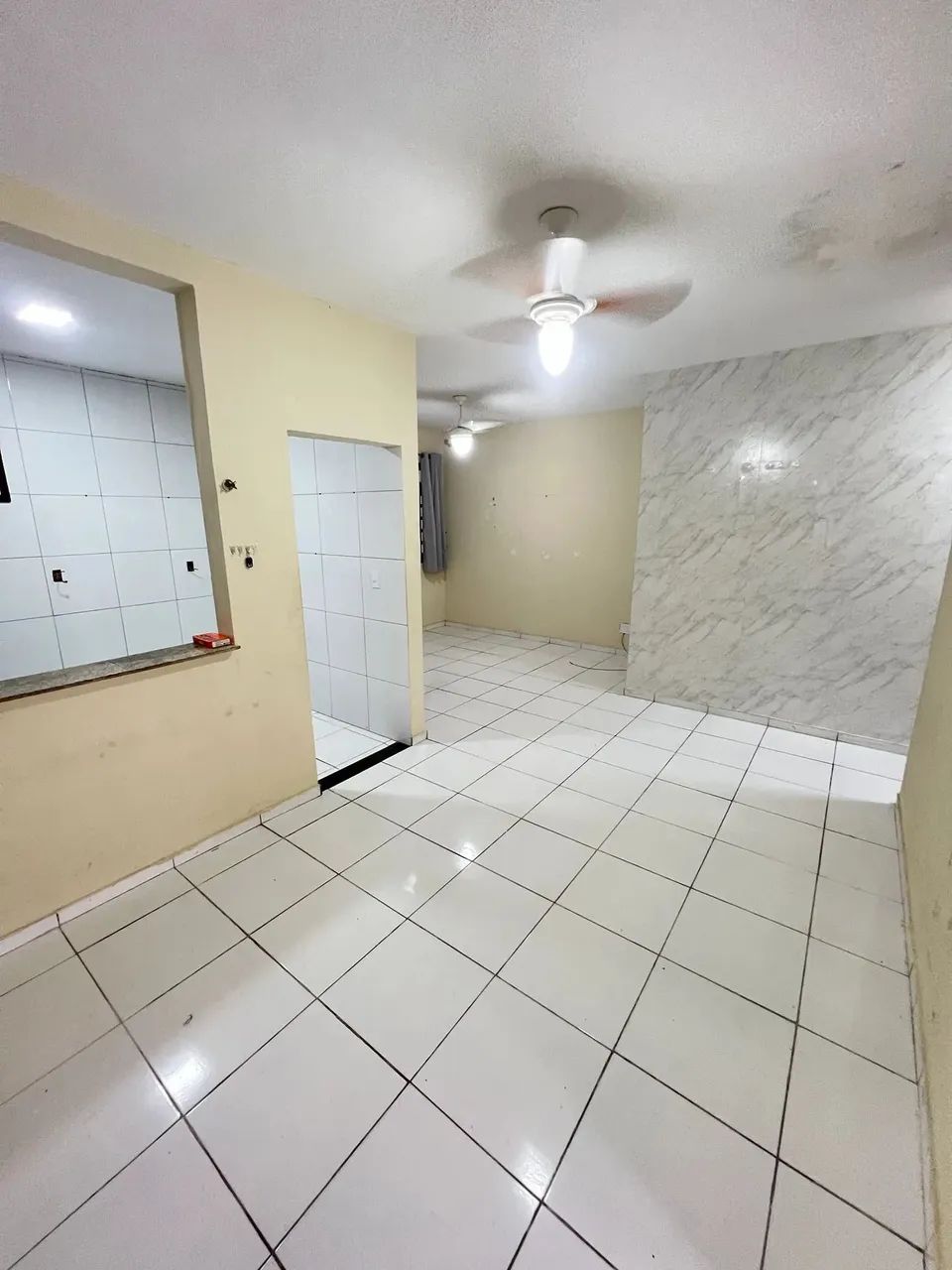 Vendo Casa Solta, 3 quartos, 3 WC, 2 vagas, Portão Eletrônico, terraço e quintal, Cohab An - Foto 4