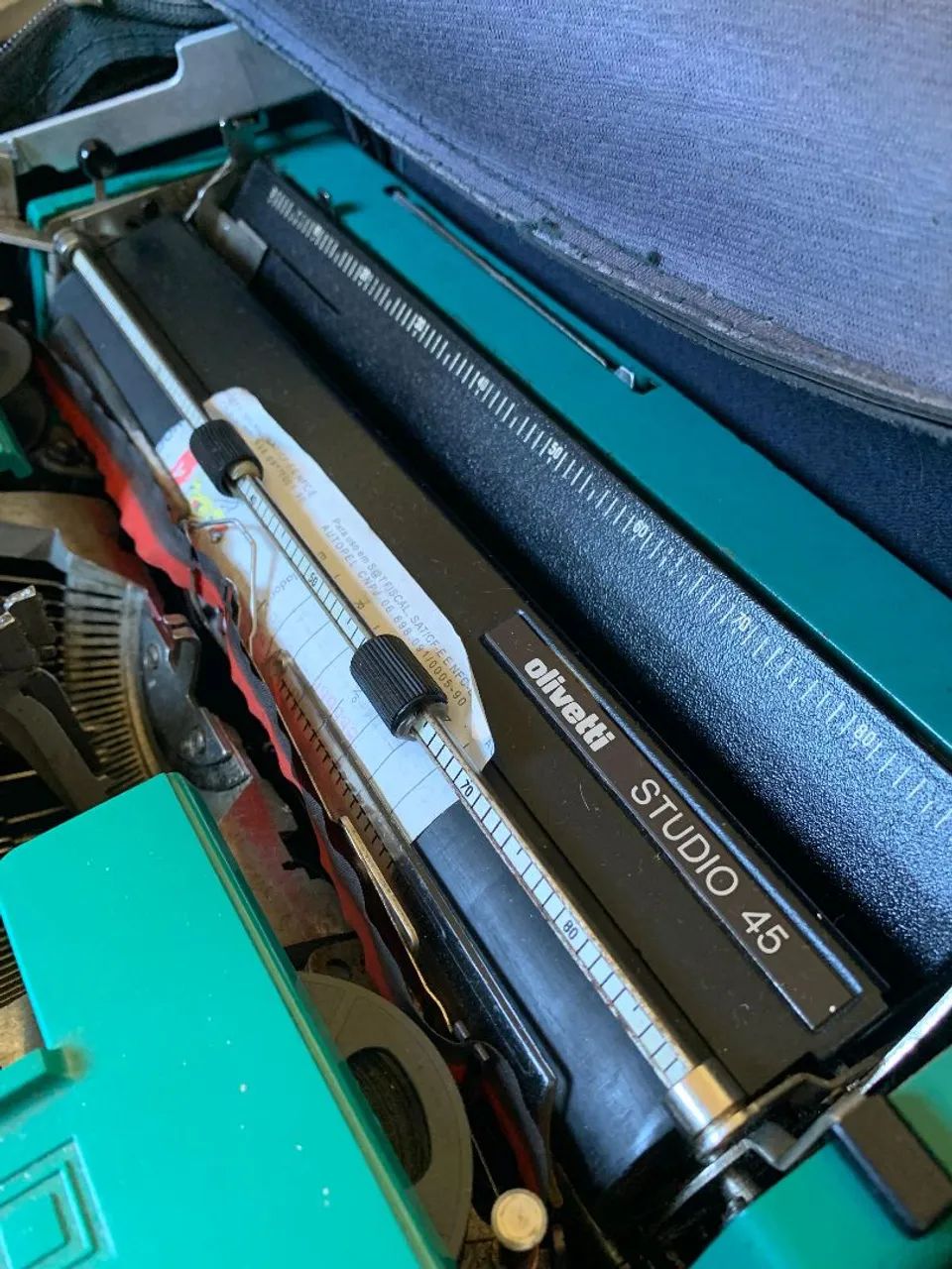 Máquina de escrever Olivetti Studio 45 64661943634049125