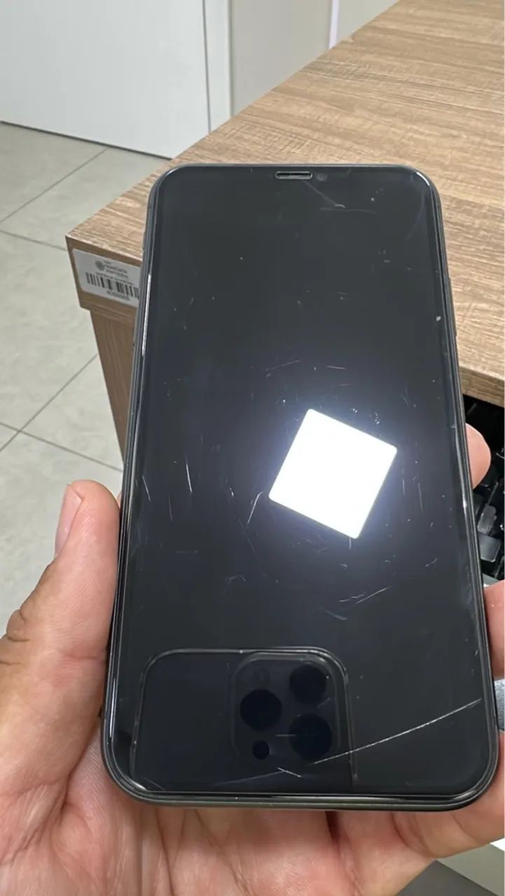 iPhone 11 128gb com bateria nova e com caixa - Foto 2