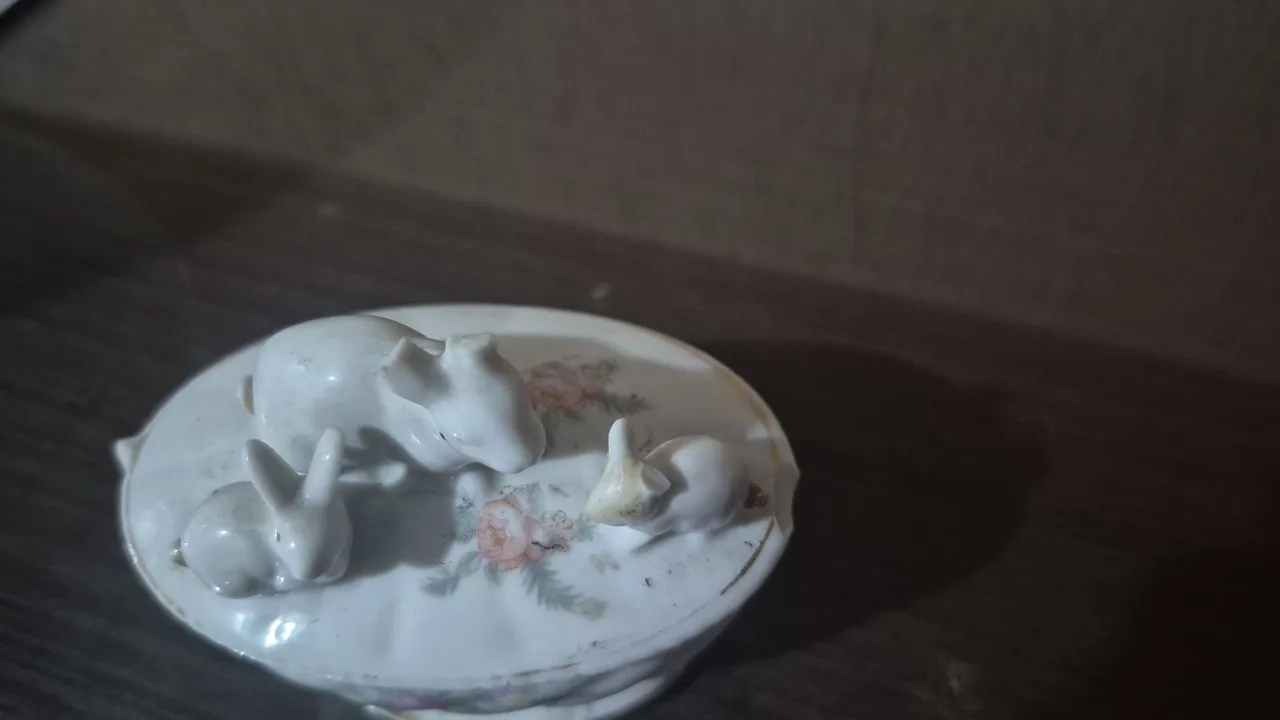 Porta Joias de Porcelana com Coelhinhos