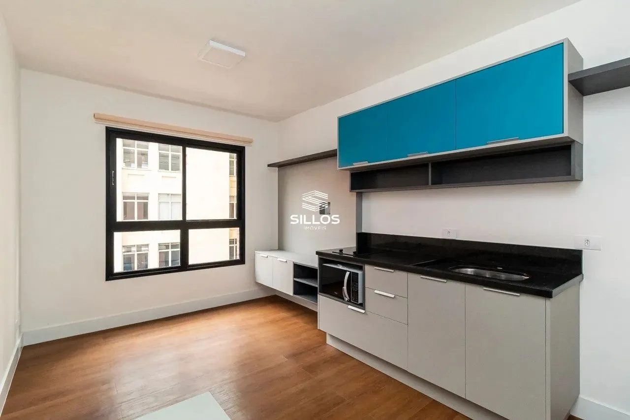 Studio mobiliado à venda no Centro de Curitiba