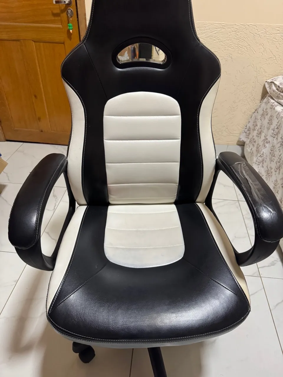 Cadeira Gamer Preta e Branca
