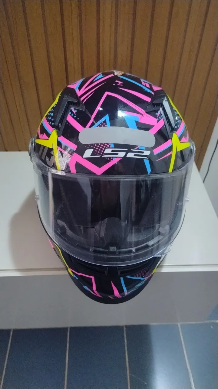 Capacete LS2 com design moderno