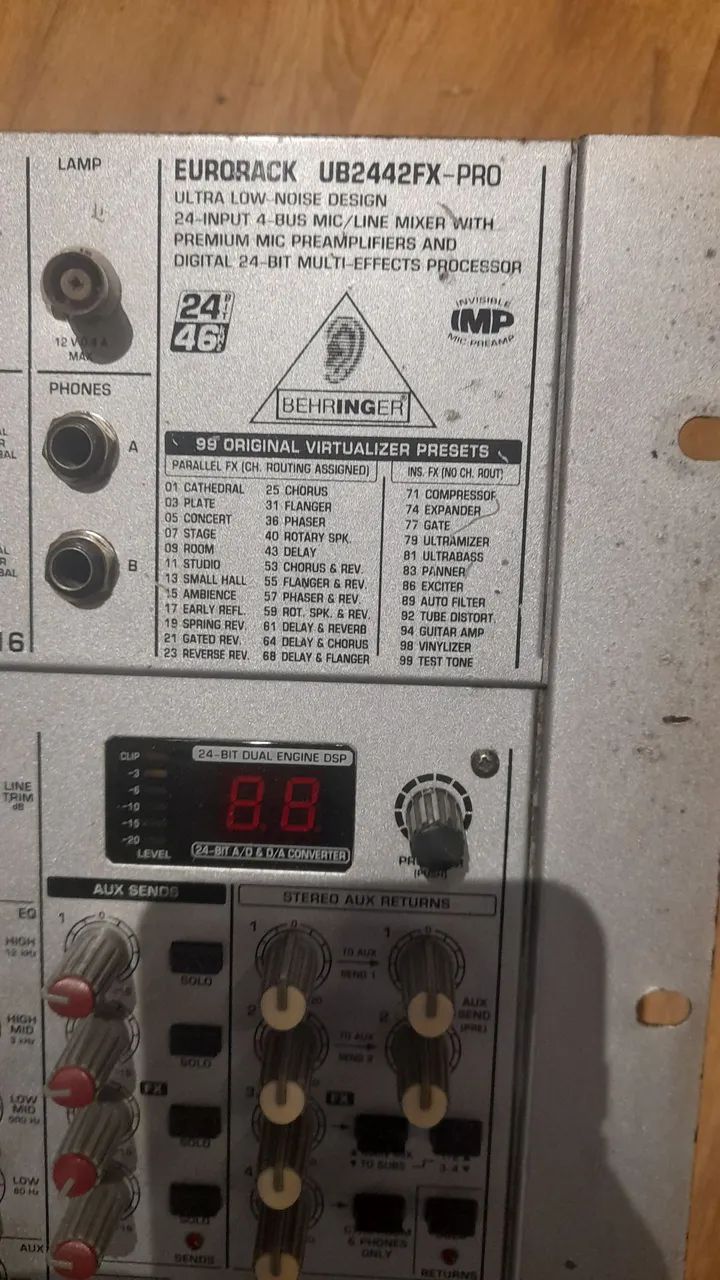 Mesa de Som Behringer Eurorack UB2442FX-PRO - Foto 4