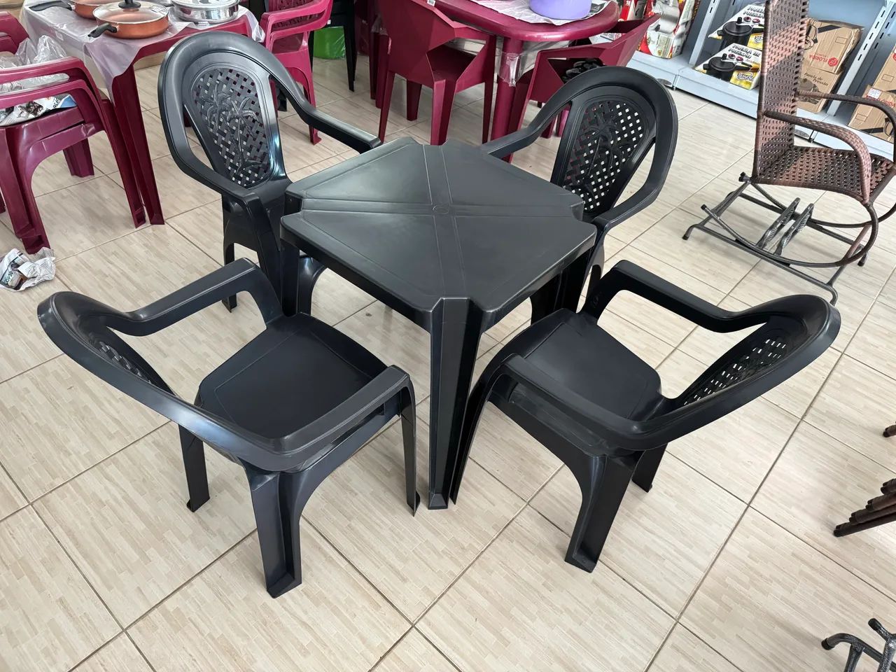 JOGO DE MESA PLÁSTICO 