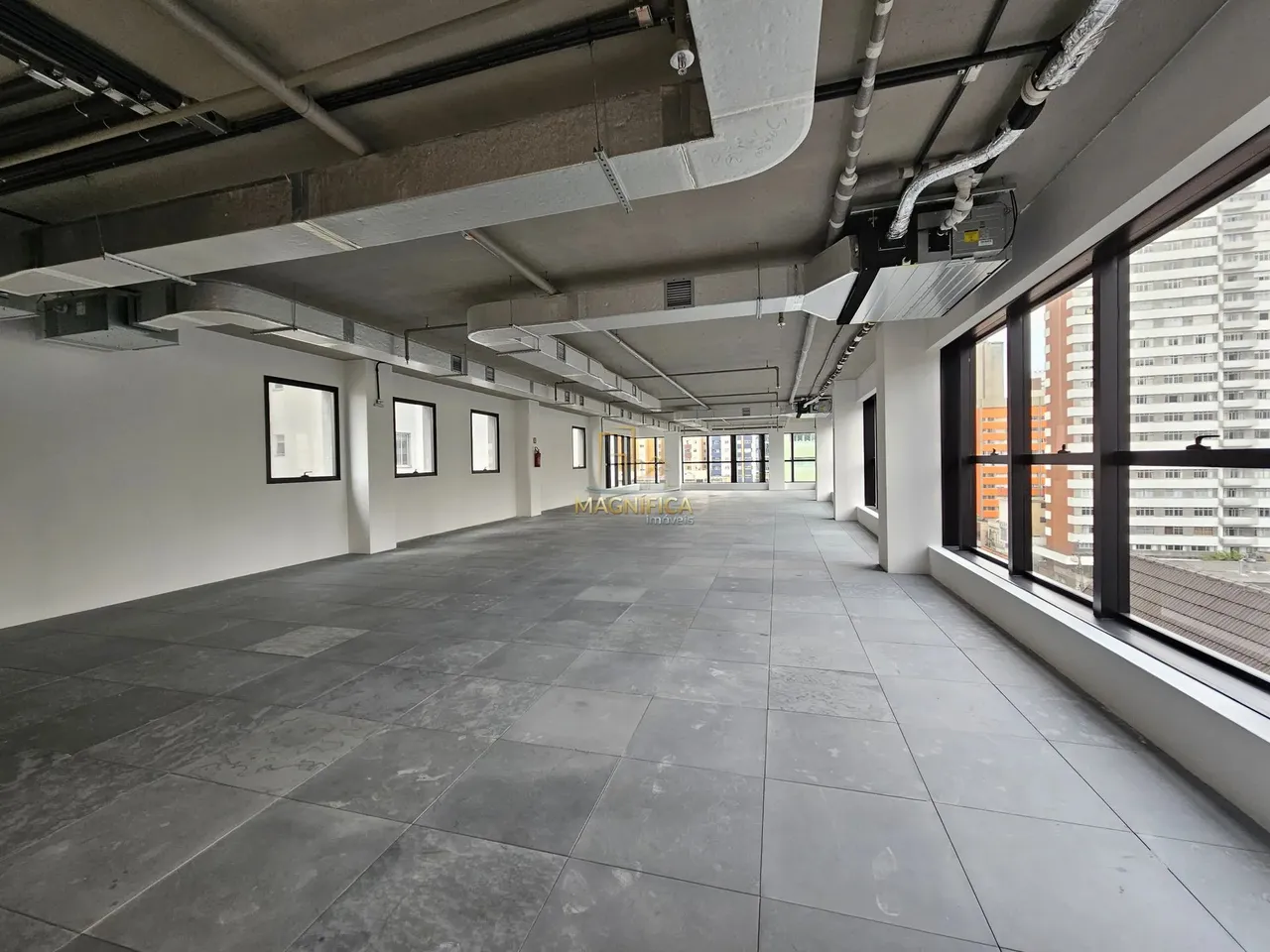 Sala Comercial - Batel Que tal montar sua empresa em um magnífico imóvel localizado bem no