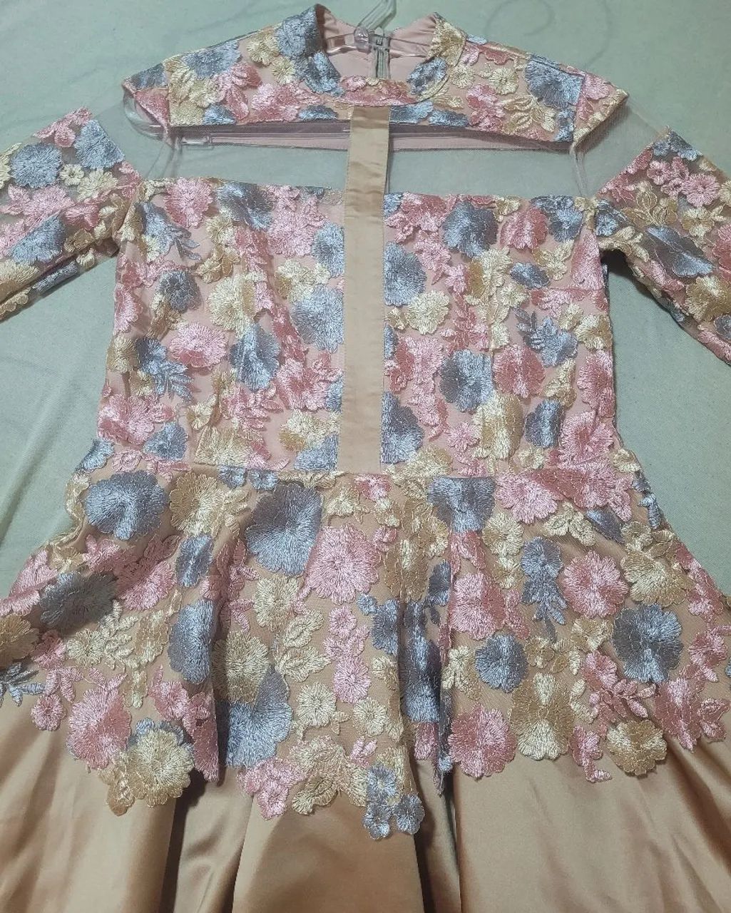 Vestido rendado floral - Foto 3