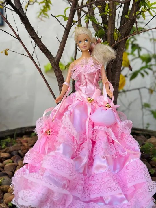 Boneca com vestido de princesa  - Foto 3