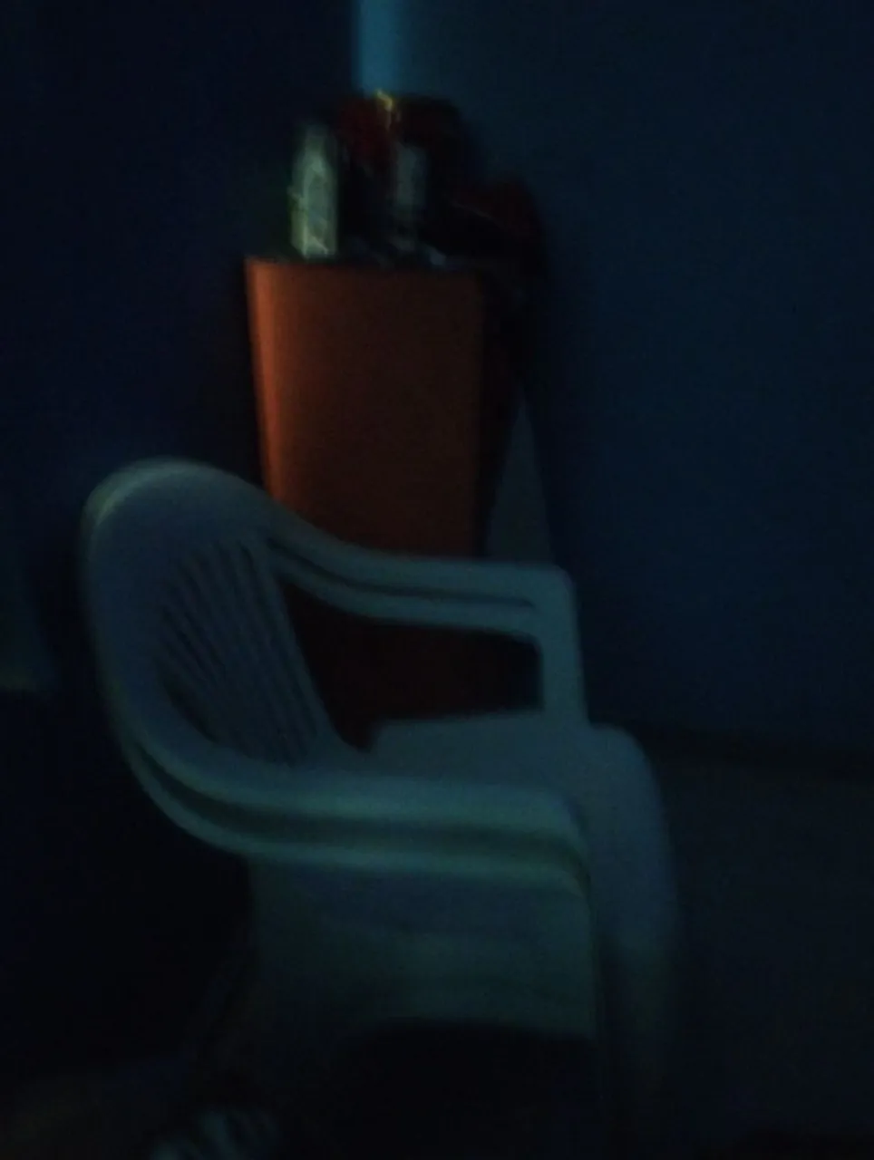 Guarda-Roupa Compacto - Ótimo Estado