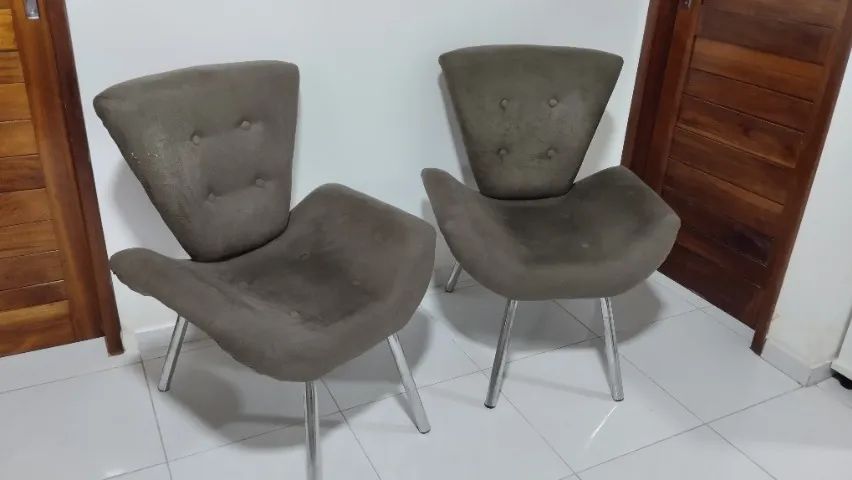 Comfortable chairs469165205127188480