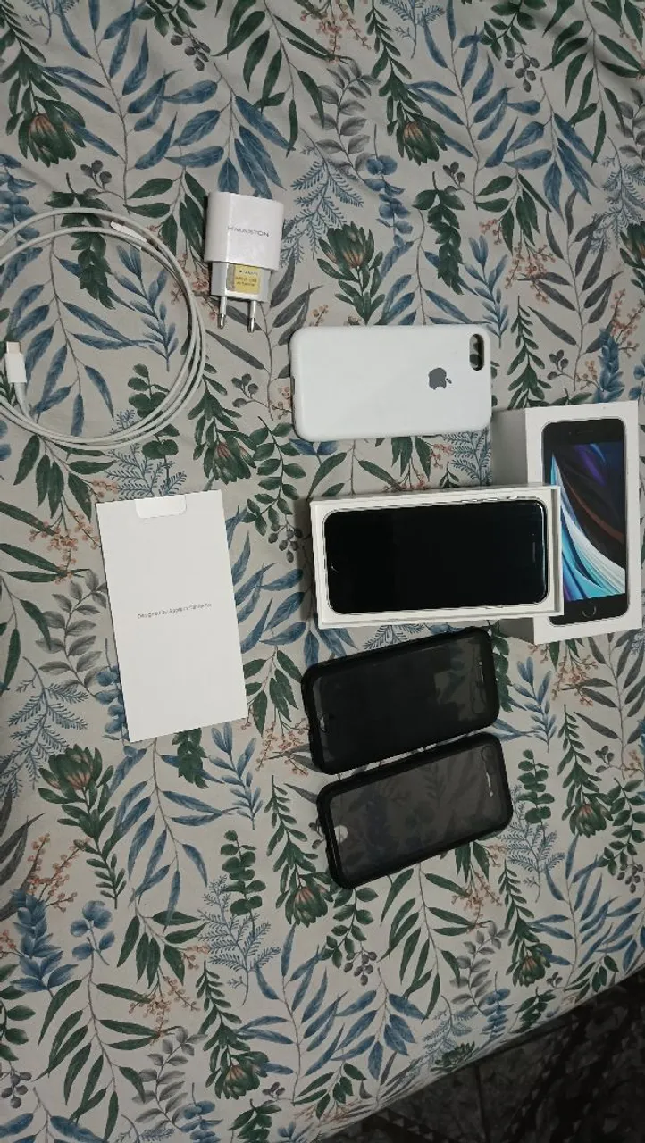 iPhone SE 2020, 256 GB, único dono, comprado na loja.