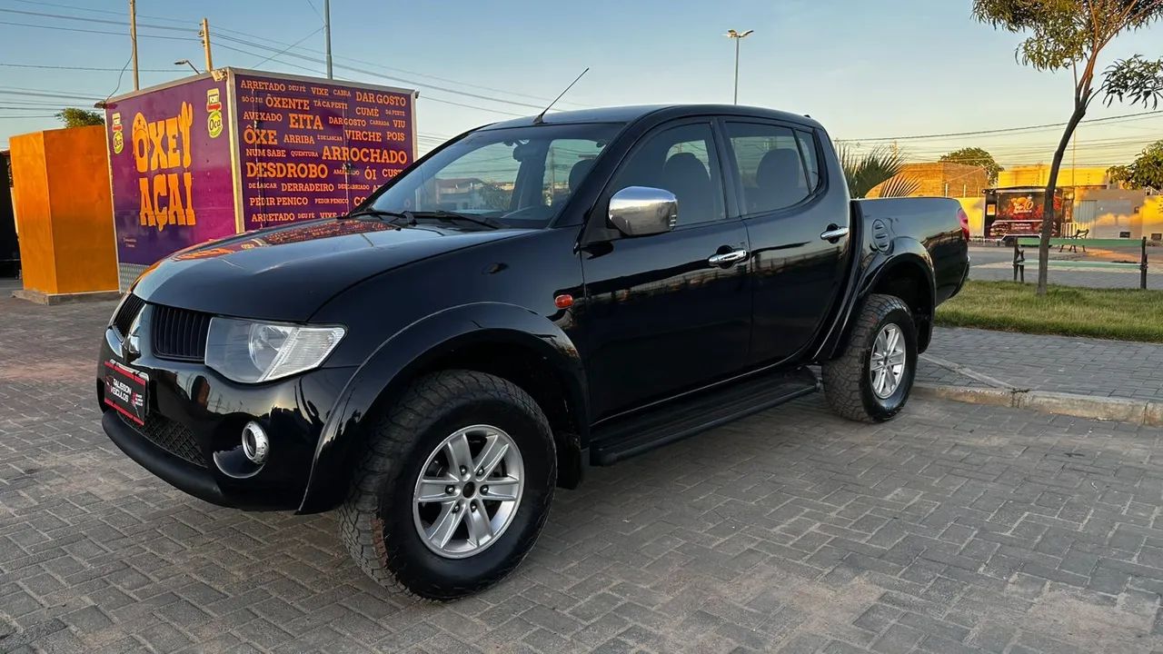 MITSUBISHI TRITON HPE 3.2 A DIESEL 4X4 AUTOMÁTICA 2010 - Foto 2