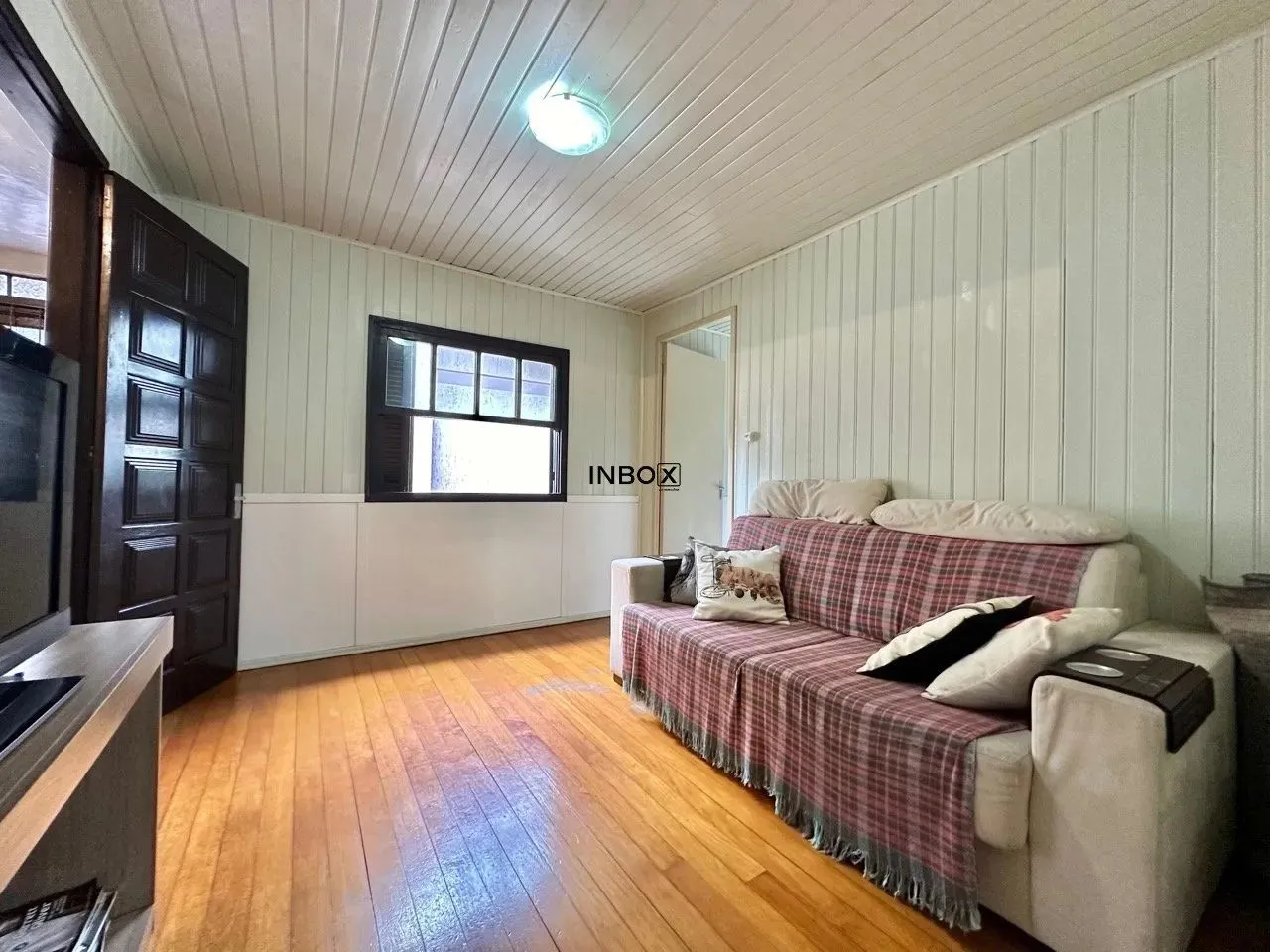 INBOX CIA IMOBILIÁRIA ALUGA EM BENTO GONÇALVES - Casa Individual de três quartos no Borgo.