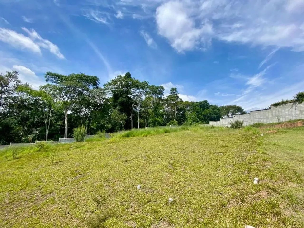 LOTE DE ALTO PADRÃO - Foto 4