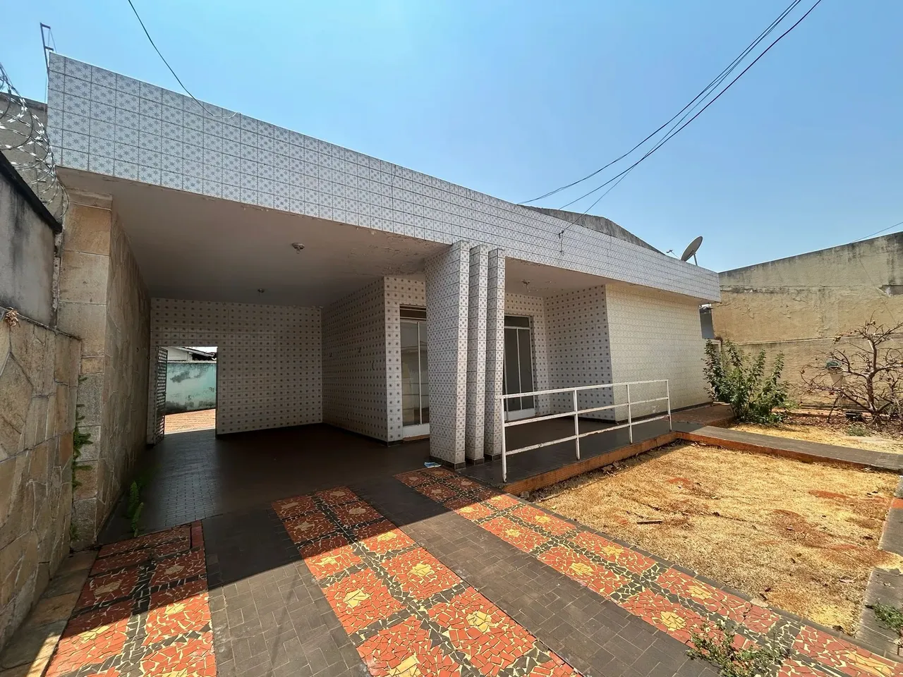 casa residencial/comercial Avenida Perimetral Setor Coimbra. Goiânia Go