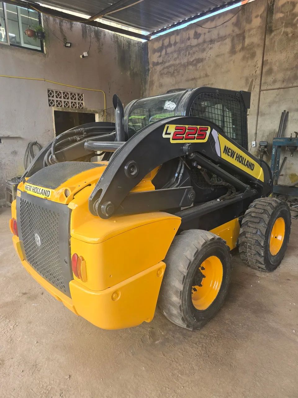 Vendo 2 Minicarregadeiras super top - Foto 3