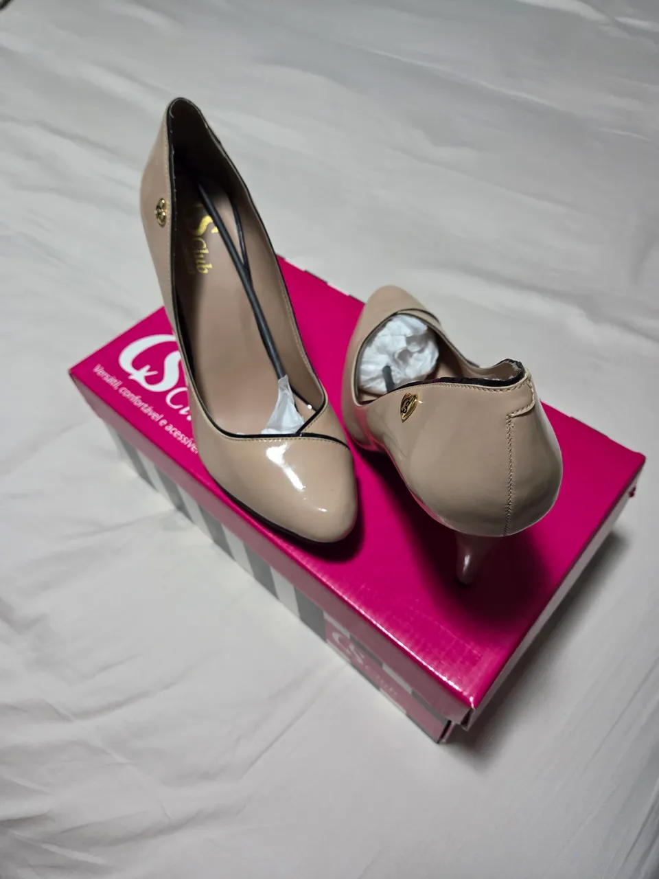 Scarpin Bege Verniz Feminino 37- Carmen Stefans Club