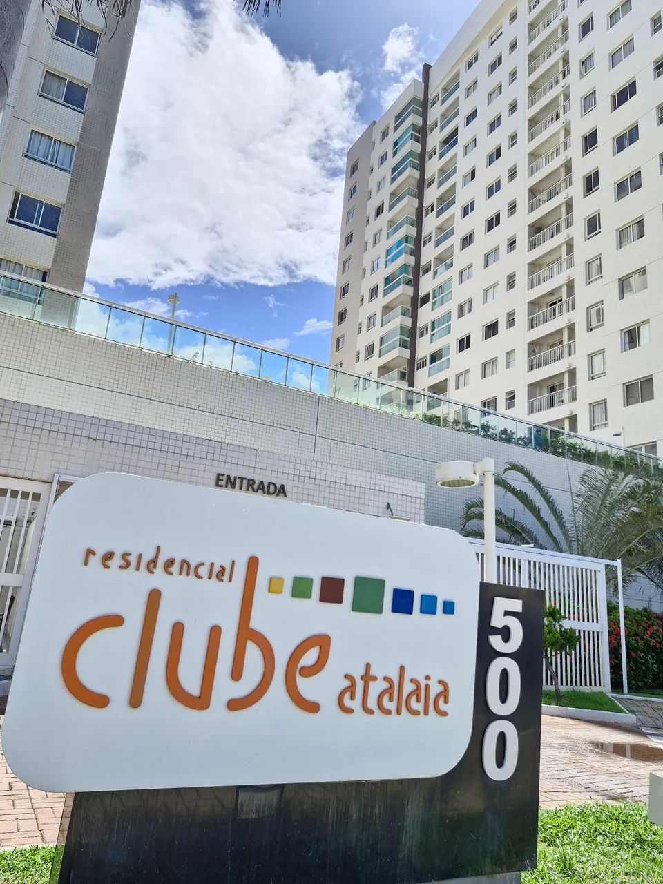 Excelente apartamento com 126m² no Club Atalaia Semimobiliado