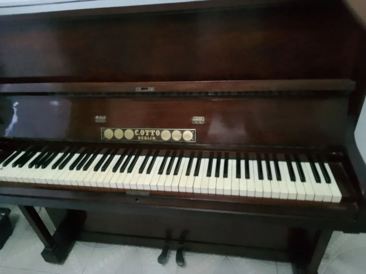 Piano de cauda antigo - Decoração impecável - Foto 3