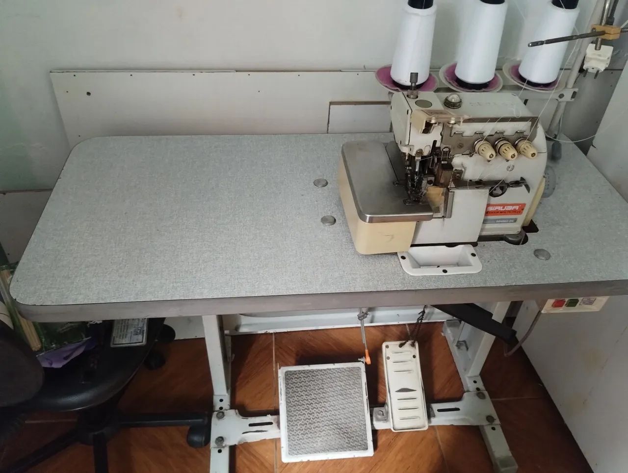 Máquina de custura oveloque 