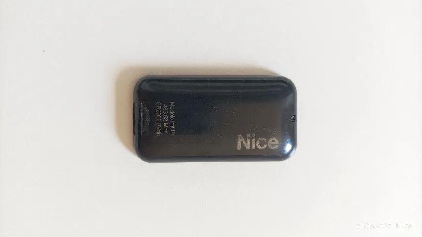 Controle Remoto Para Portão Eletrônico Nice Era Inti 2 teclas PRETO/PRETO - Foto 2