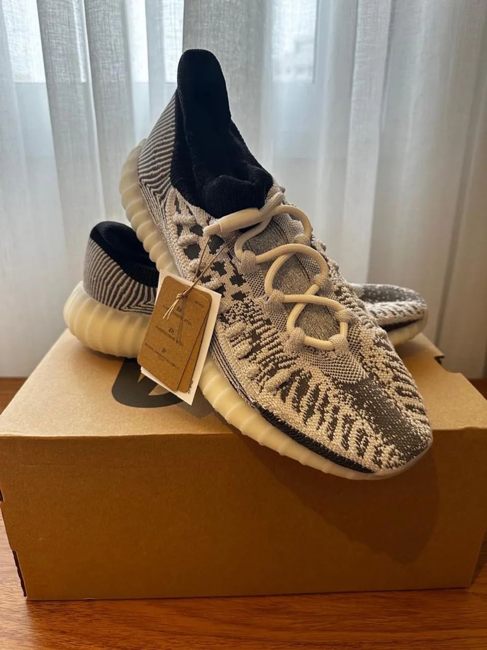 Tênis Adidas Yeezy Boost 350 V2(novo) - Foto 2