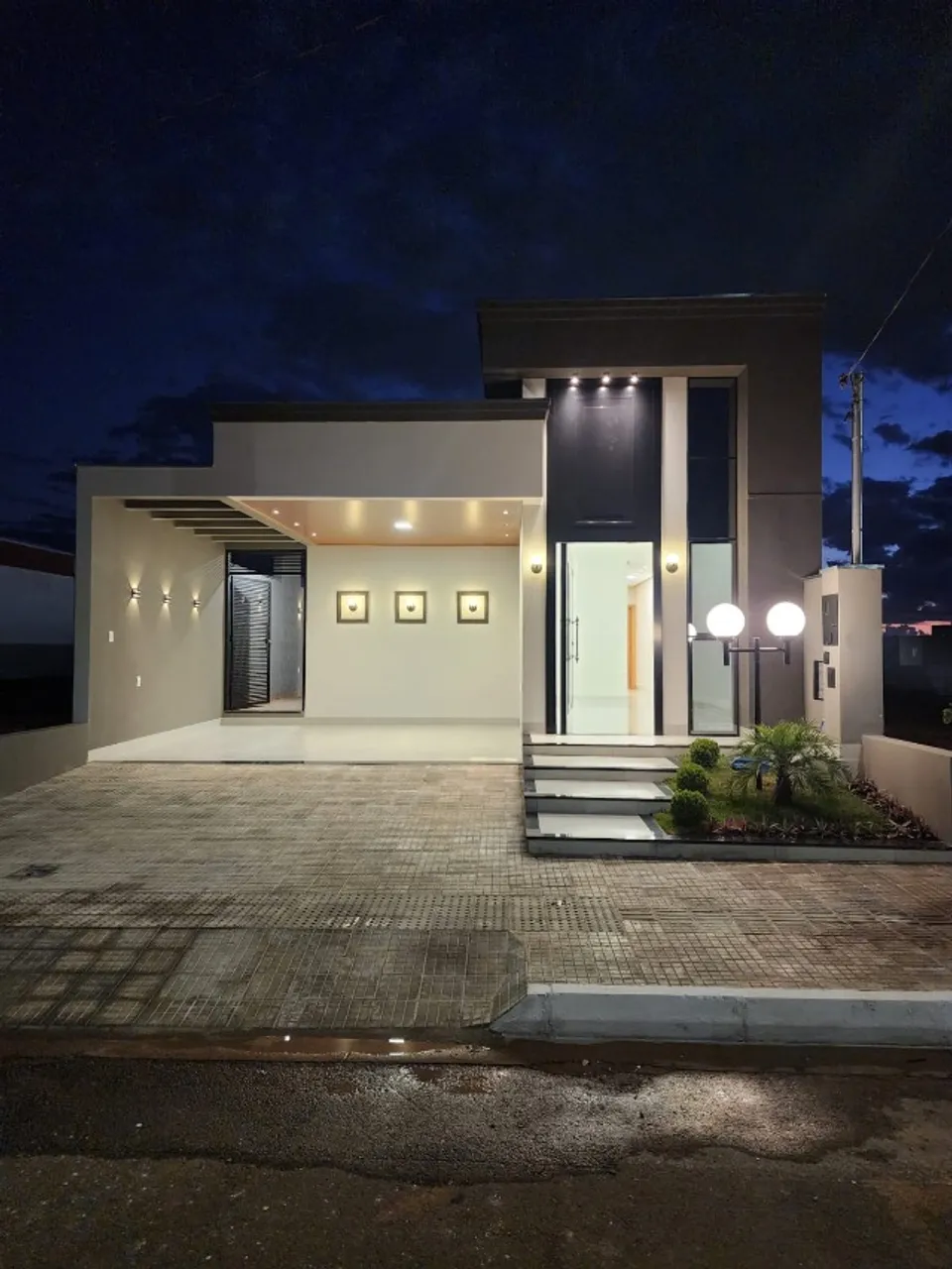 Linda casa com piscina no Condomínio Vila Segura. 3 quartos sendo uma suíte com closet