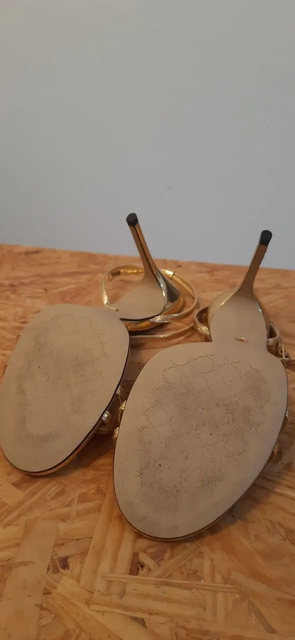 Sandália dourada Arezzo 38 - Foto 4